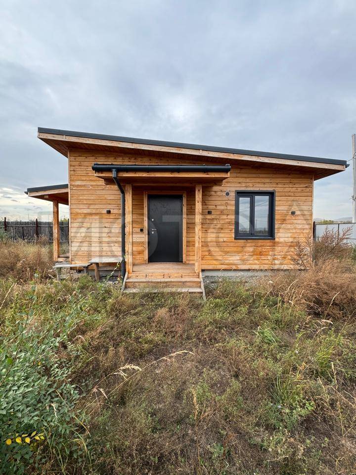 Земельный участок 10.4 сот. (ИЖС) с жилым домом 37.2 кв.м, Республика Хакасия, рп Усть-Абакан, ул. Льва Толстого, д. 5