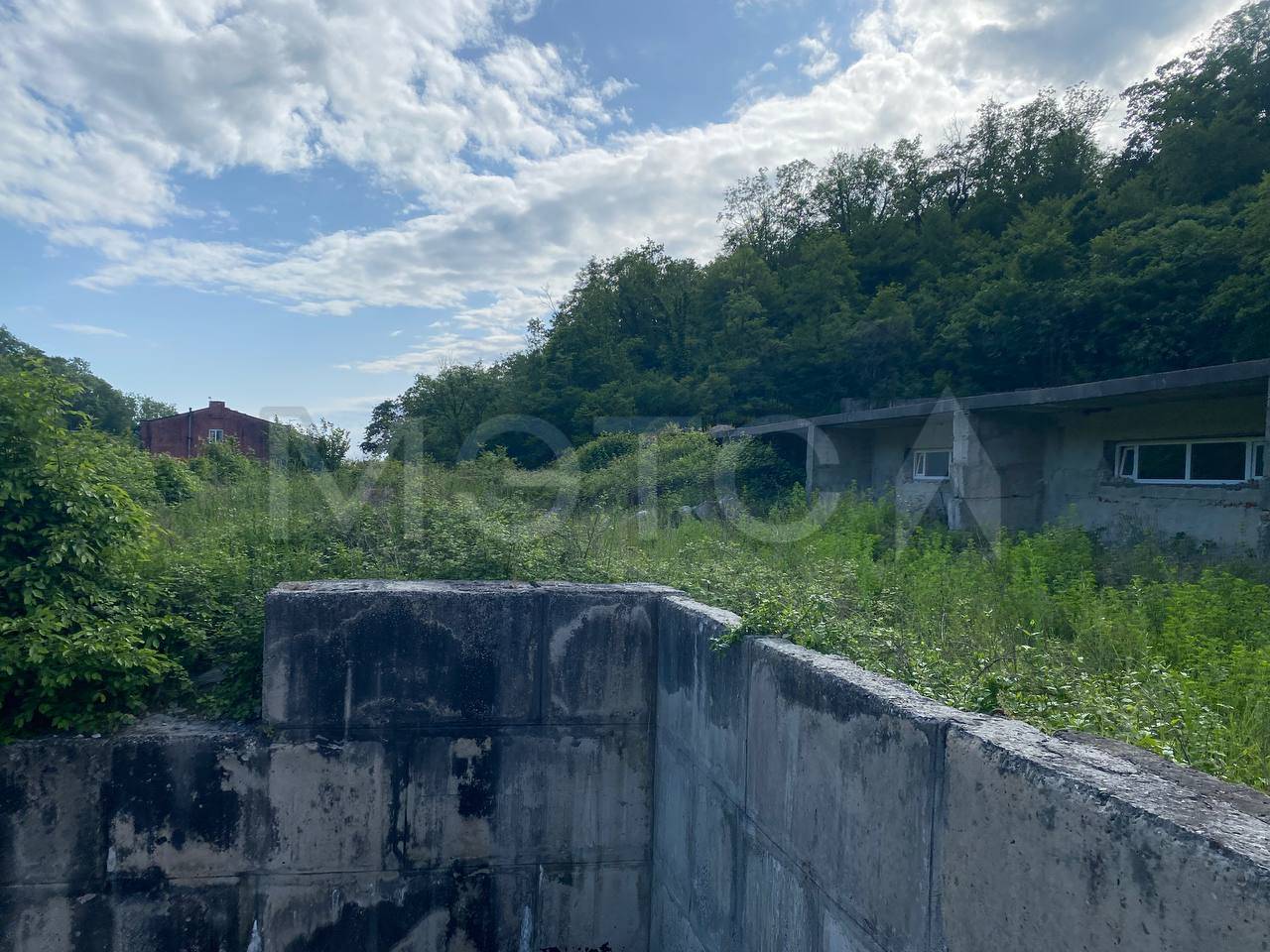 1/2 доли в праве на земельный участок 3962 кв.м. для гостиниц, Краснодарский край, Туапсинский р-н, нп «Южный», КН 23:33:0202001:1086