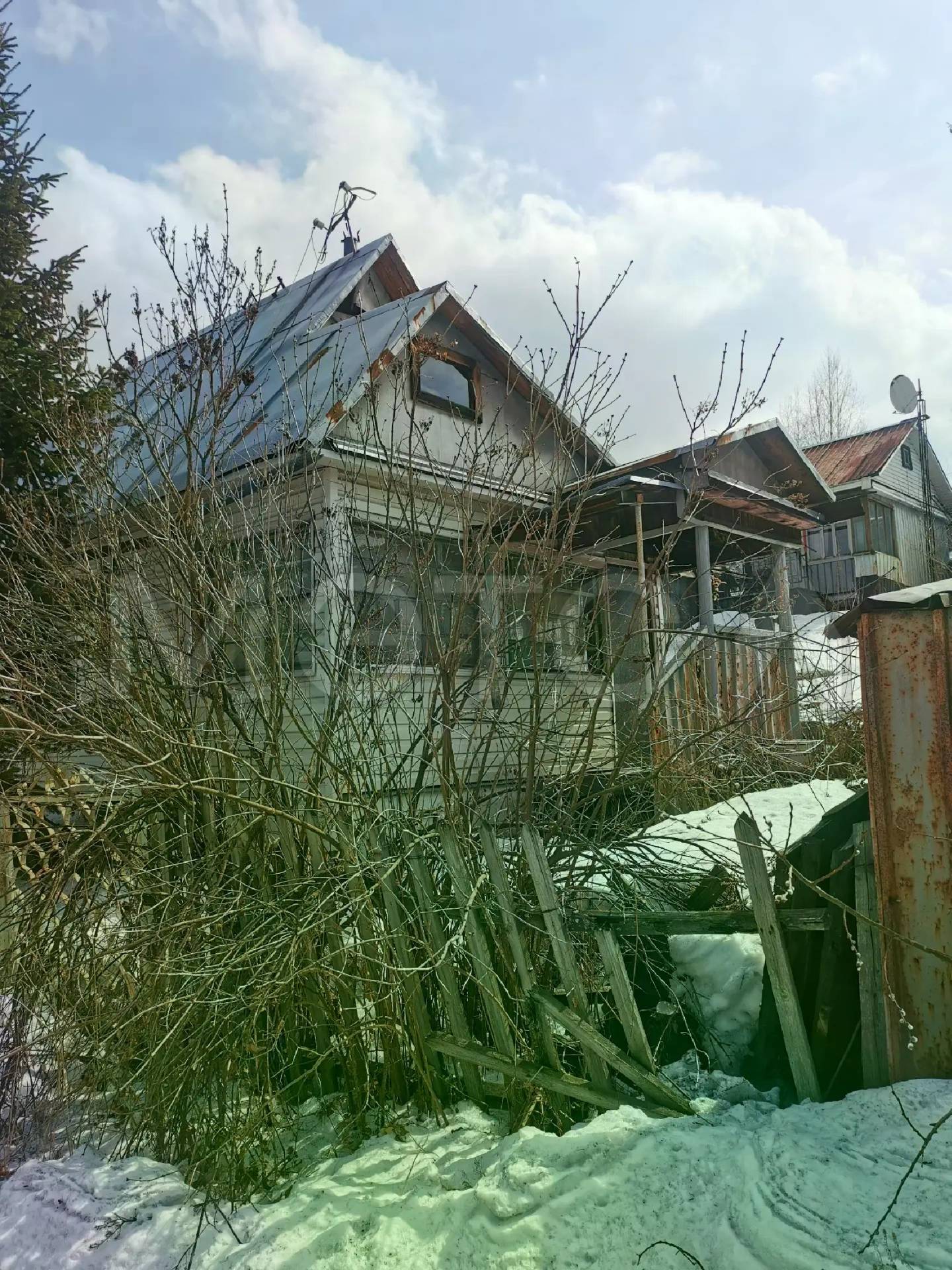 Земельный участок 6 сот. (садоводство) с нежилым зданием 20 м², Кемеровская обл., Новокузнецкий р-н, СНТ "Гидродобытчик", д. 205